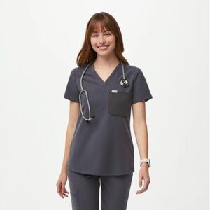Catarina Contrast One-Pocket Charcoal Scrub Top | Figs